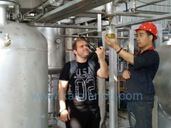 国际客户针对分子蒸馏设备来渝考察！